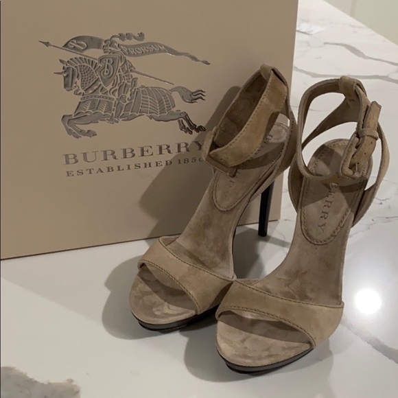 Burberry Heels - Picture 1 of 7